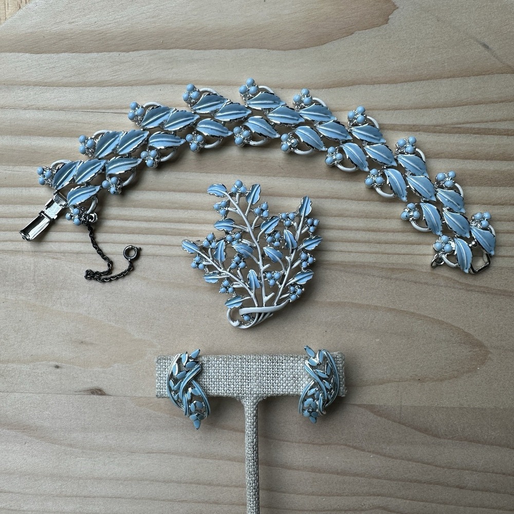 Coro Jewelcraft 6.75 Inch Matching Bracelet Brooch Earrings Blue Leaves‎ Berries